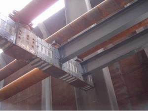 鋼構建筑固定方法