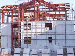 鋼構住宅的地震失效準