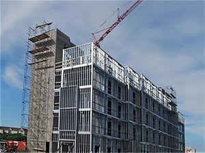 鋼構高層的地震反應控制策略